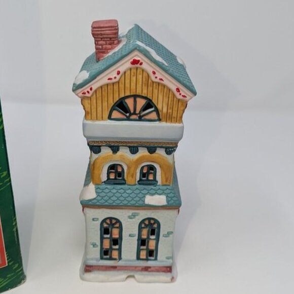 NEW VTG Traditions Lighted Ceramic Toy Shop Store Santa Christmas Pencil House - Picture 4 of 10